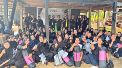Jaga Kesehatan Penenun, Unhas dan STIKes Panrita Husada Perkuat Pelestarian Tenun Hitam Kajang